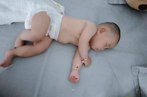 平阳宝宝脸上有白色斑块 平阳宝宝脸上有白色斑块